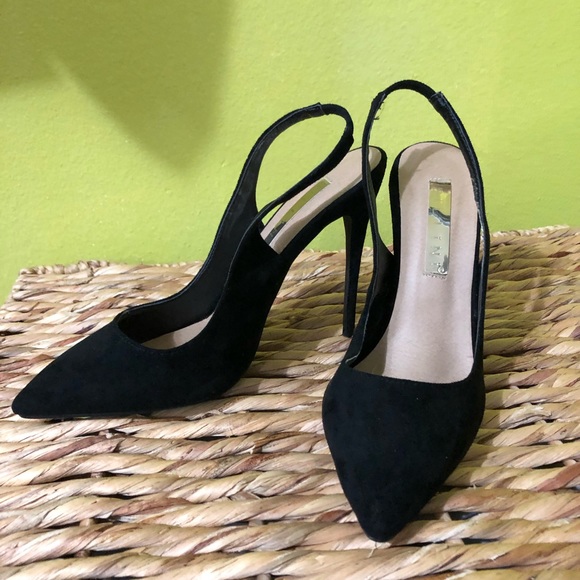 Shoes - Black closed toe heels